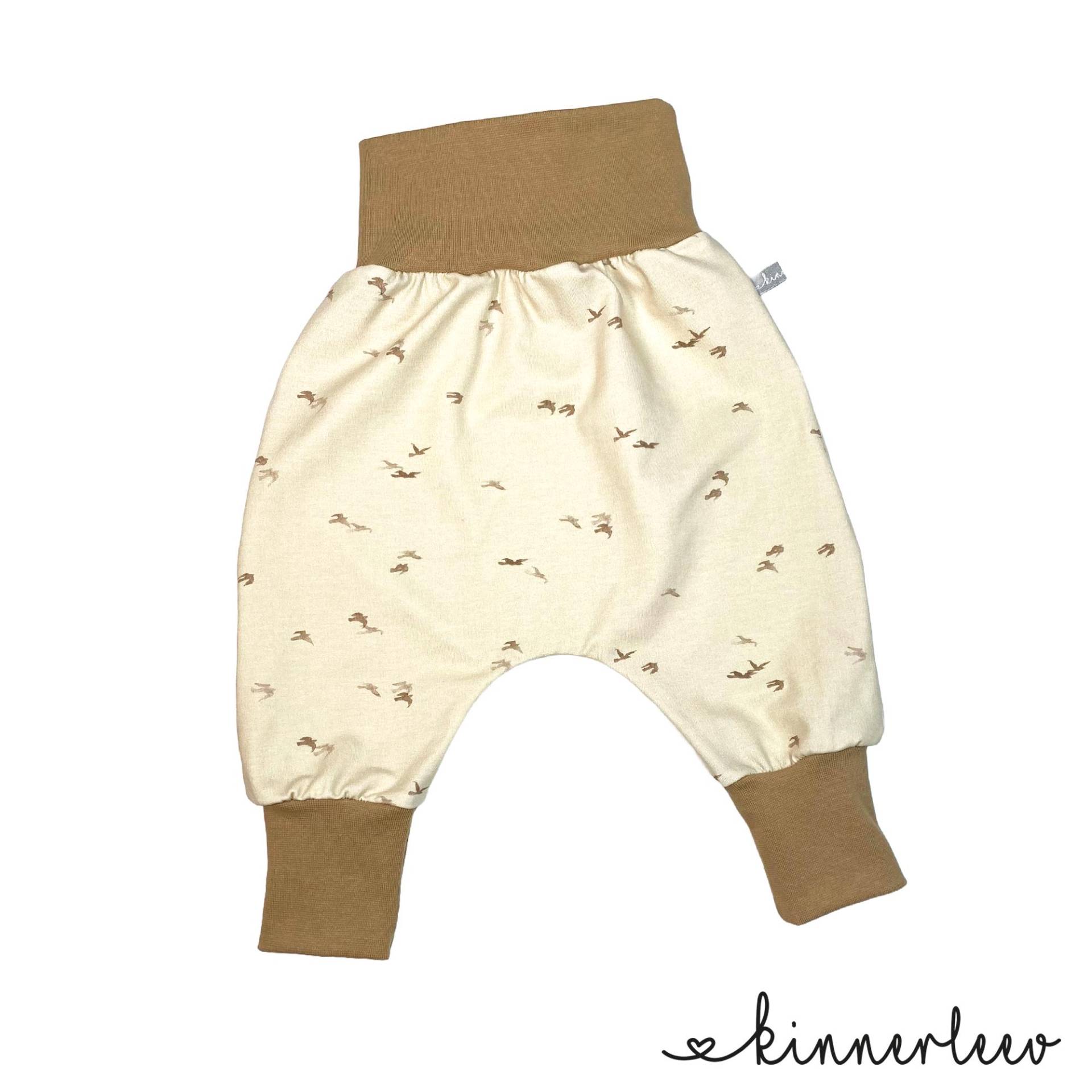 Baby-Pumphose Creme Schwalben Beige Babyhose Jersey Mädchen Junge Baby-Pumphose Creme Schwalben Beige Babyhose Jersey Mädchen Junge von kinnerleev