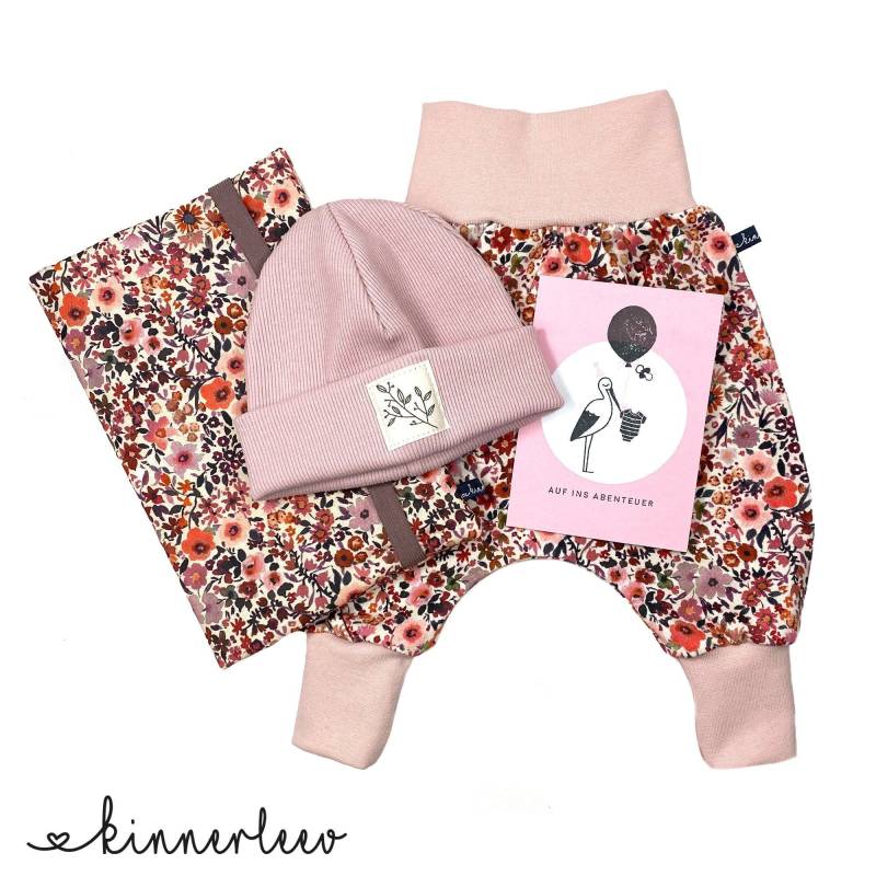 Babygeschenk Wickeltasche + Mütze Pumphose Blumenwiese Windeltasche Babyparty von kinnerleev