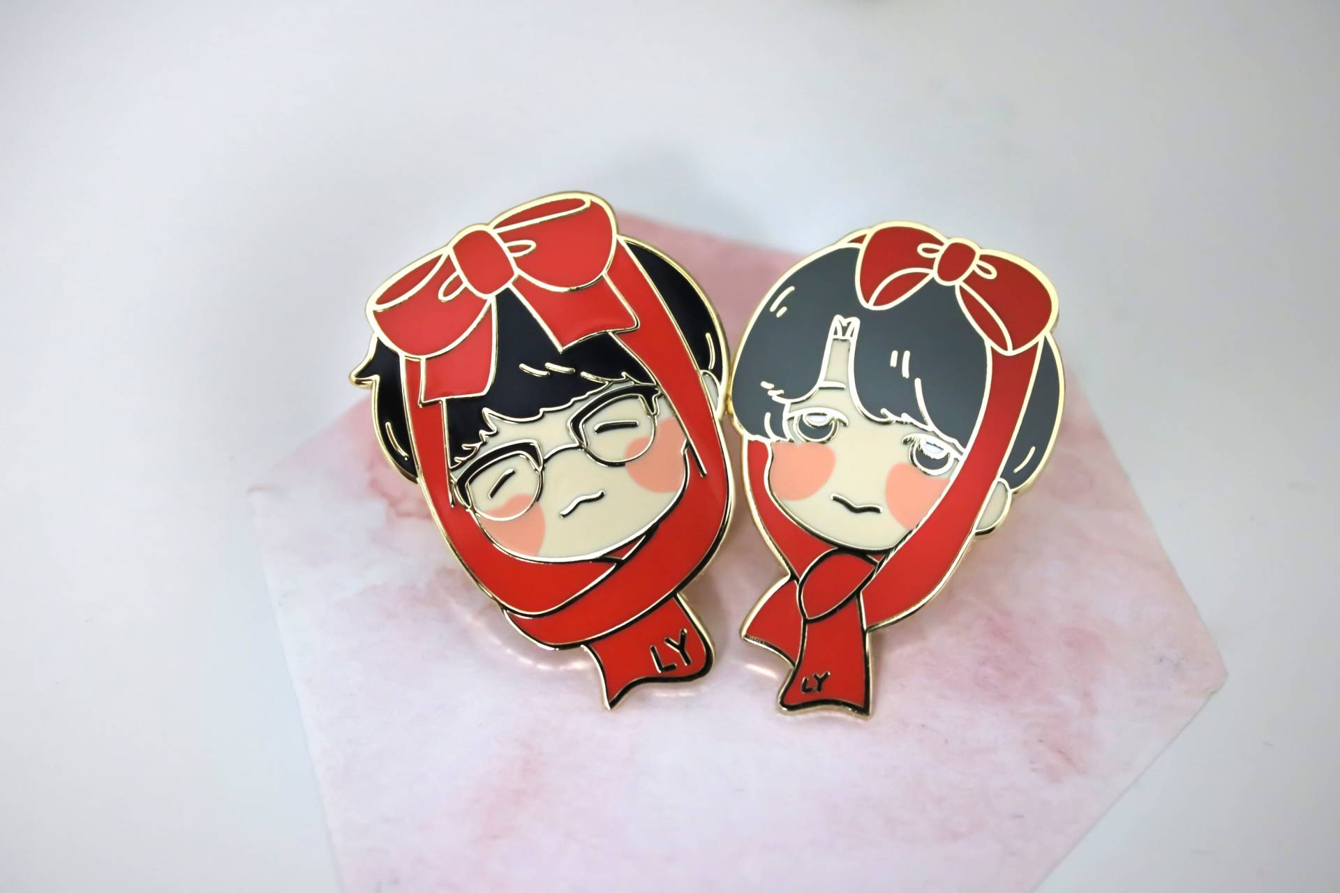 Bts - Yoongi | Suga & Jimin Geschenke Ver. Emaille Pin Bts - Yoongi | Suga & Jimin Geschenke Ver. Emaille Pin von kinokurei