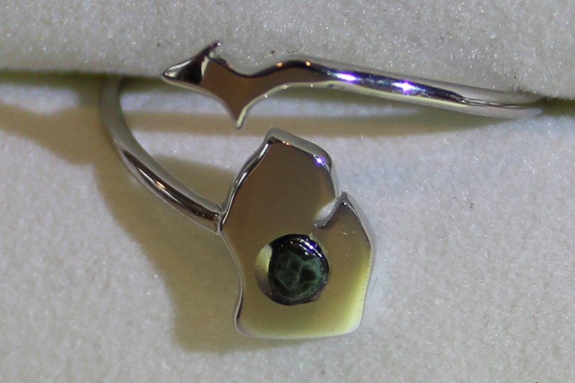 Michigan Form Obere Und Untere, Sterling Silber Ringschiene 1 Mm, Edelstein Ist Getrommelt Grünstein, Chlorastrolith Michigan Form Obere Und Untere, Sterling Silber Ringschiene 1 Mm, Edelstein Ist Getrommelt Grünstein, Chlorastrolith von kirksgallery