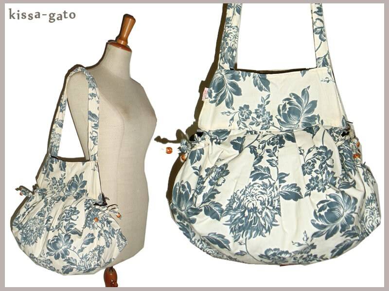 Ballontasche Umhängetasche Tasche Cord Weiss Rosen Blau Kissagato Shopper von kissagato