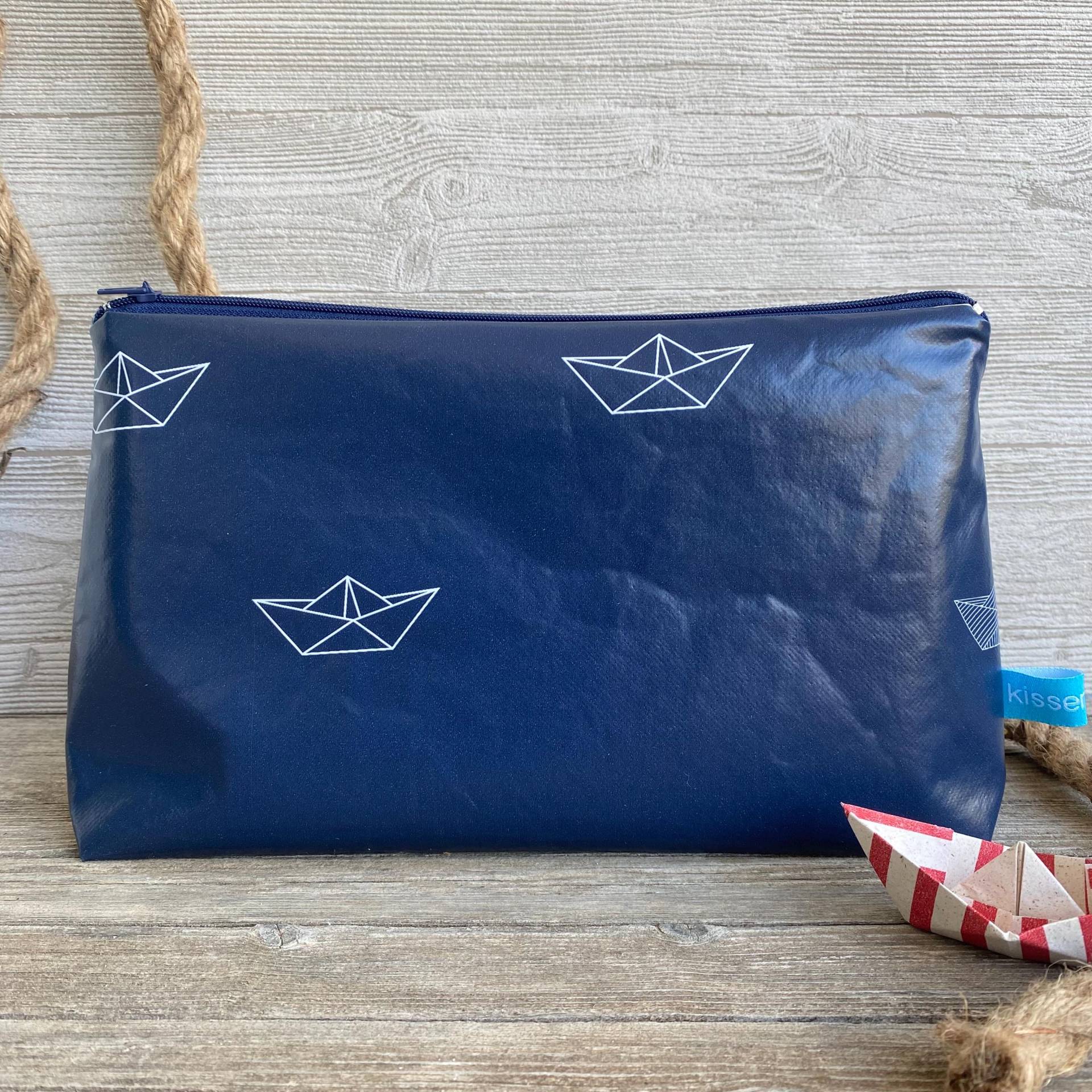 Wetbag, Schwimmtasche, Maritim, Boote, Papierboote, Schwimmen, Kulturbeutel, Schwimmtasche, Geschenk Schwimmerinnen, Nasse Badesachen, Dunkelblau Wetbag, Schwimmtasche, Maritim, Boote, Papierboote, Schwimmen, Kulturbeutel, Schwimmtasche, Geschenk Schwimmerinnen, Nasse Badesachen, Dunkelblau von kissenknick