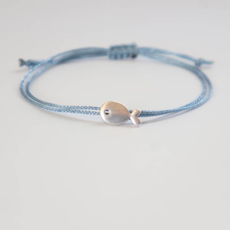 Sommerliches Fisch-Charm-Armband - Verstellbares Kordelarmband in Mehreren Farben von kissthatfrogeu