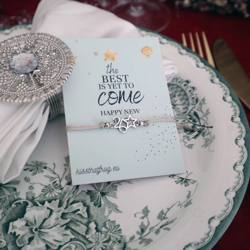 Stilvolles Charm-Armband Für 2026 - Neujahrsgeschenk Mit Glitzerndem Stern Und Verstellbarer Metallkordel Versilbert Stilvolles Charm-Armband Für 2026 - Neujahrsgeschenk Mit Glitzerndem Stern Und Verstellbarer Metallkordel Versilbert von kissthatfrogeu