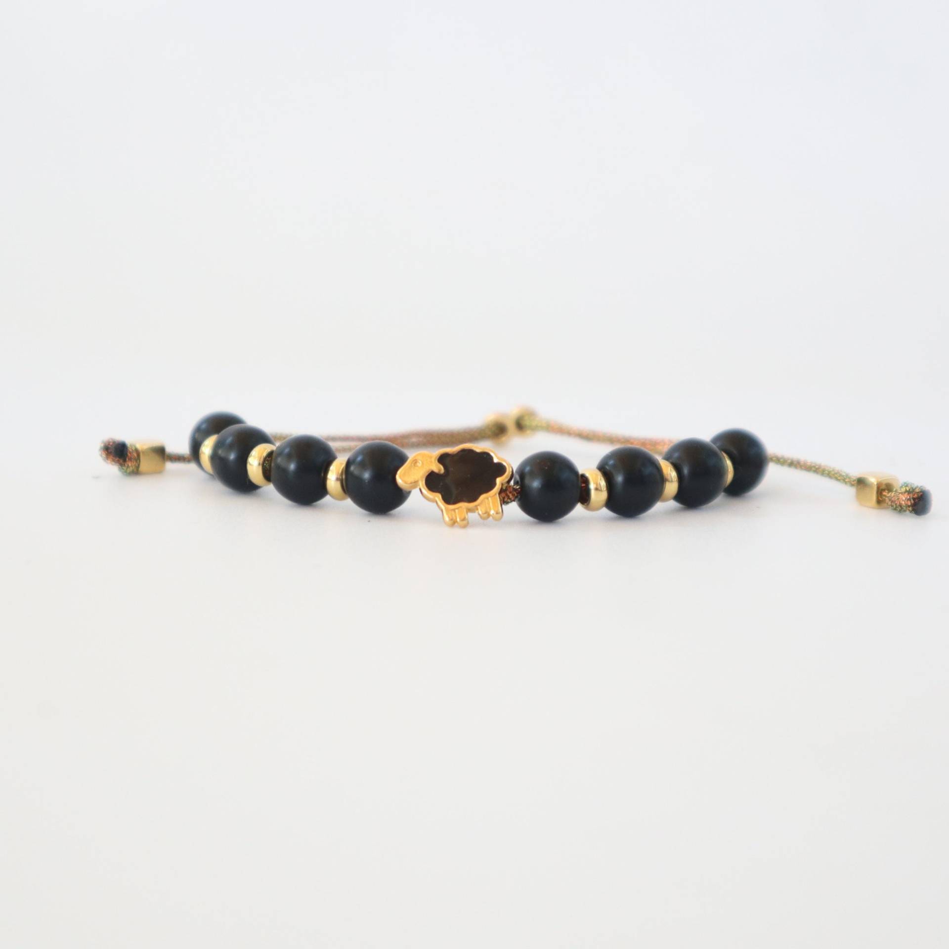 Verstellbares Schwarzes Schaf-Armband Mit 24 Karat Vergoldetem Anhänger Verstellbares Schwarzes Schaf-Armband Mit 24 Karat Vergoldetem Anhänger von kissthatfrogeu