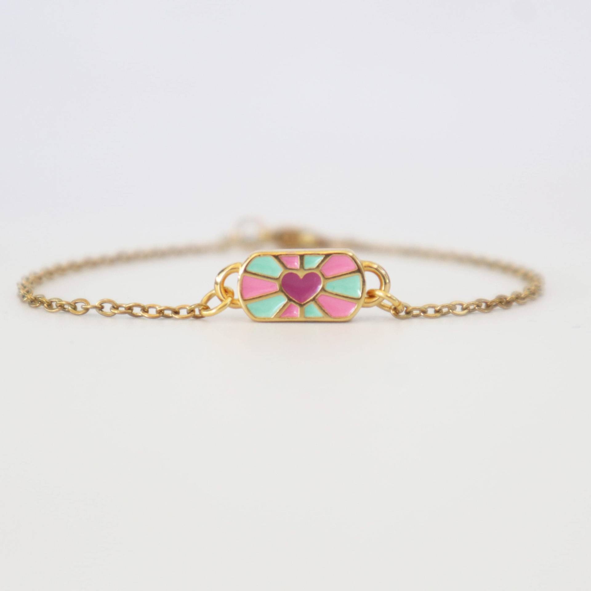 Zierliches Armband Mit Mehrfarbigem Emaille-Herzanhänger - Buntes Kettenarmband, 24K Vergoldet Zierliches Armband Mit Mehrfarbigem Emaille-Herzanhänger - Buntes Kettenarmband, 24K Vergoldet von kissthatfrogeu