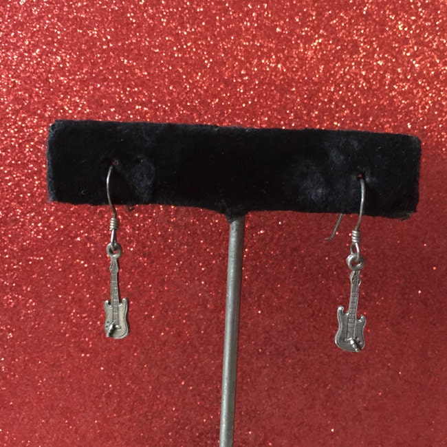 Ein Paar Mini Gitarren Ohrringe ~ Rock N Roll, New Wave, Punk von kitschbitchvintage