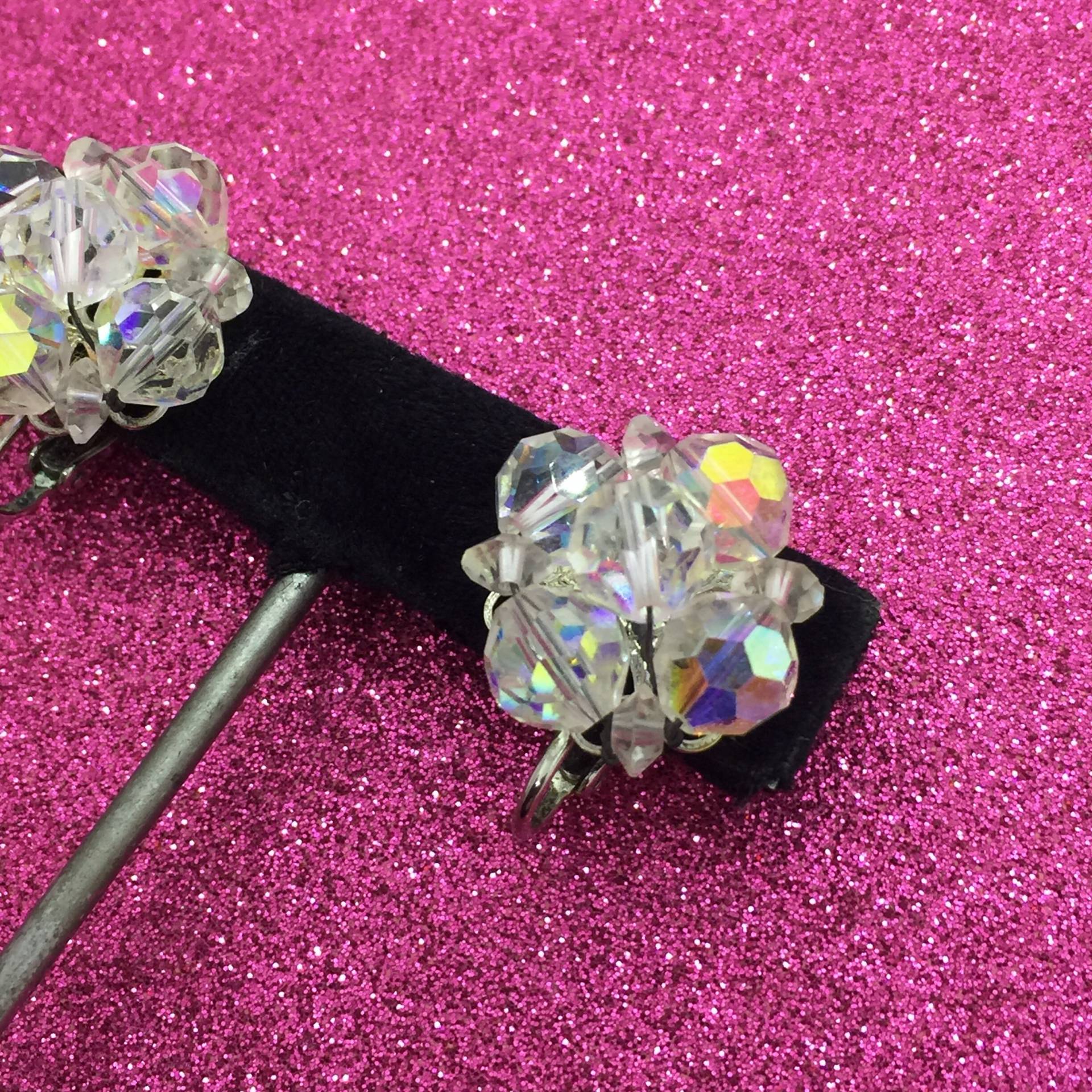 Facettierte Vintage Klare Aurora Borealis Glasperlen Ohrclips von kitschbitchvintage