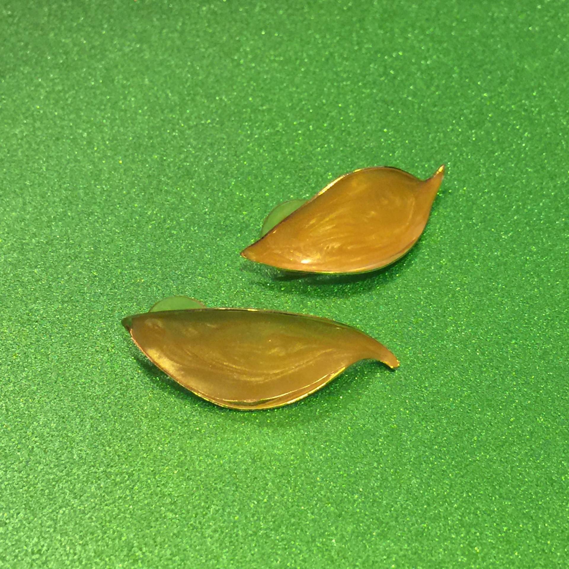 Grüne Vintage Wirbelnde Gold Emaille 1980Er/1990Er Jahre Ohrhänger von kitschbitchvintage