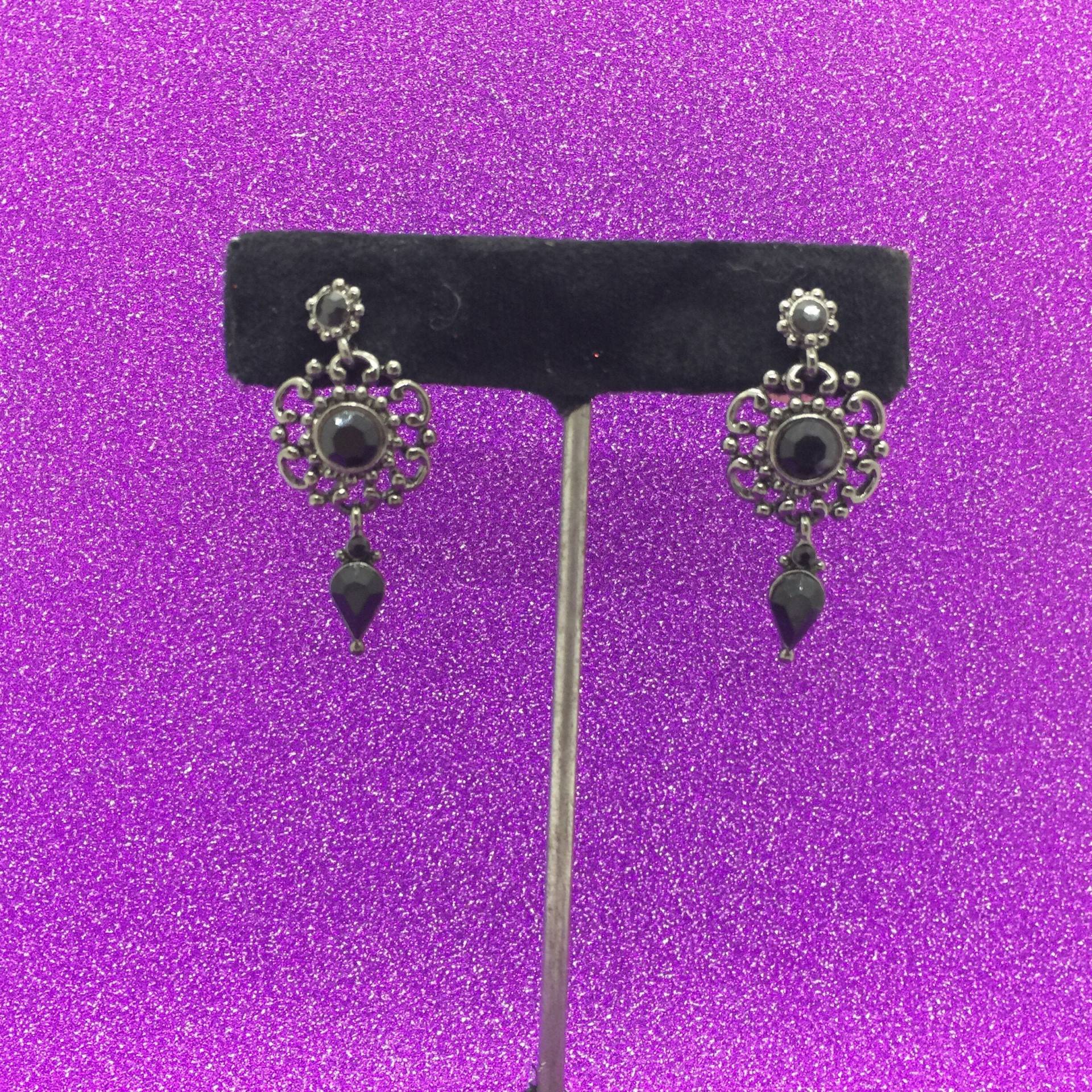 Hübsche Vintage 1990S Filigrane & Schwarze Juwel Durchbohrte Tropfen Ohrringe von kitschbitchvintage