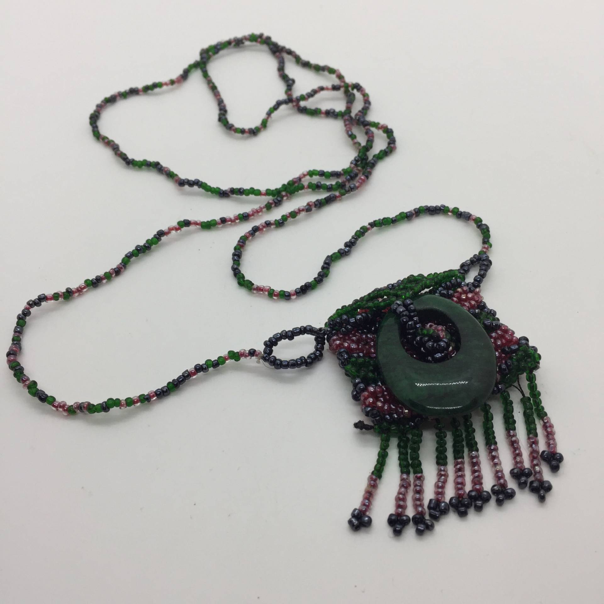 Vintage 1990S Rosa & Grüne Seed Bead Amulett Beutel Halskette Mit Grünen Stein von kitschbitchvintage