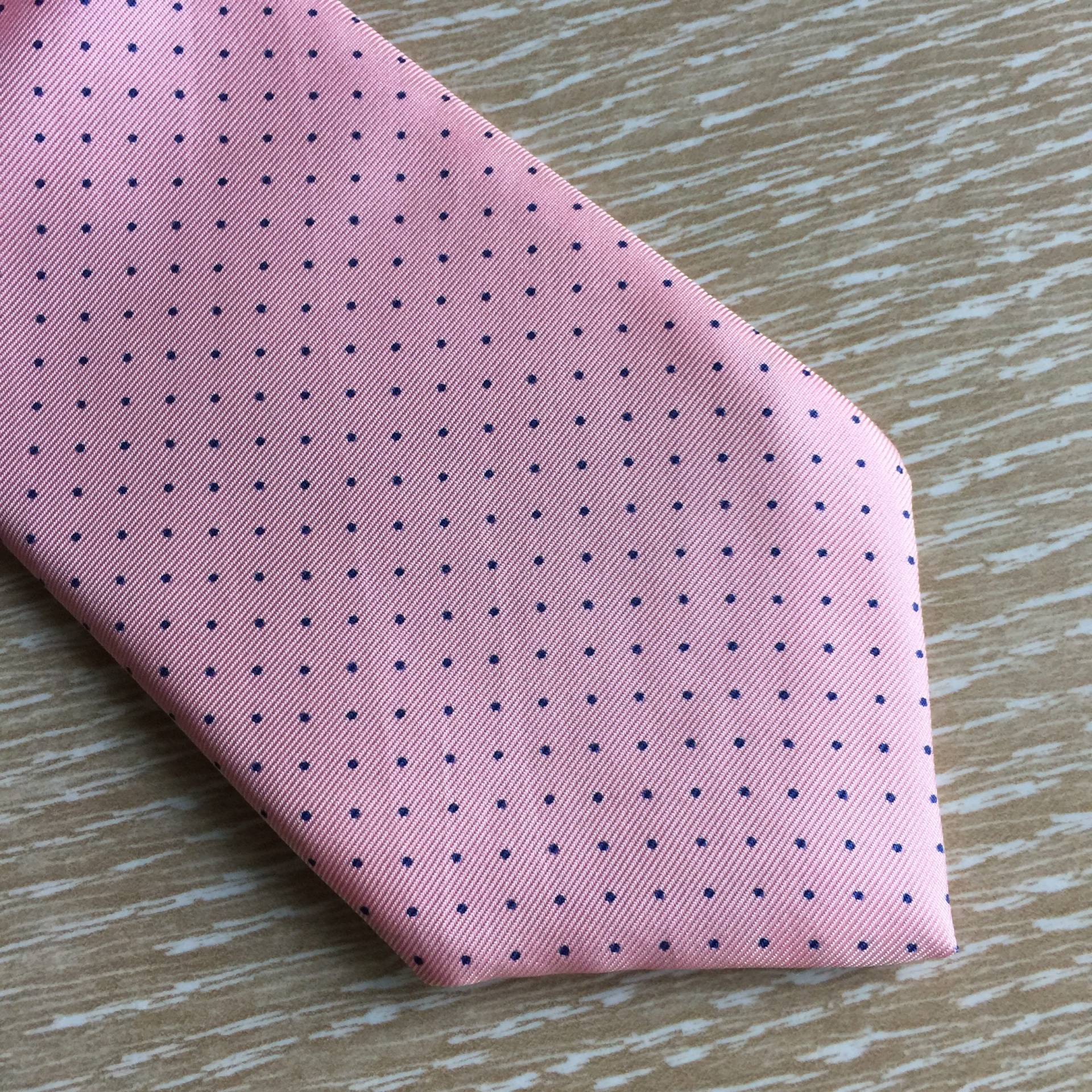 Vintage Seidenkrawatte in Pink & Schwarz Mit Punkten Von Bert Pulitzer von kitschbitchvintage