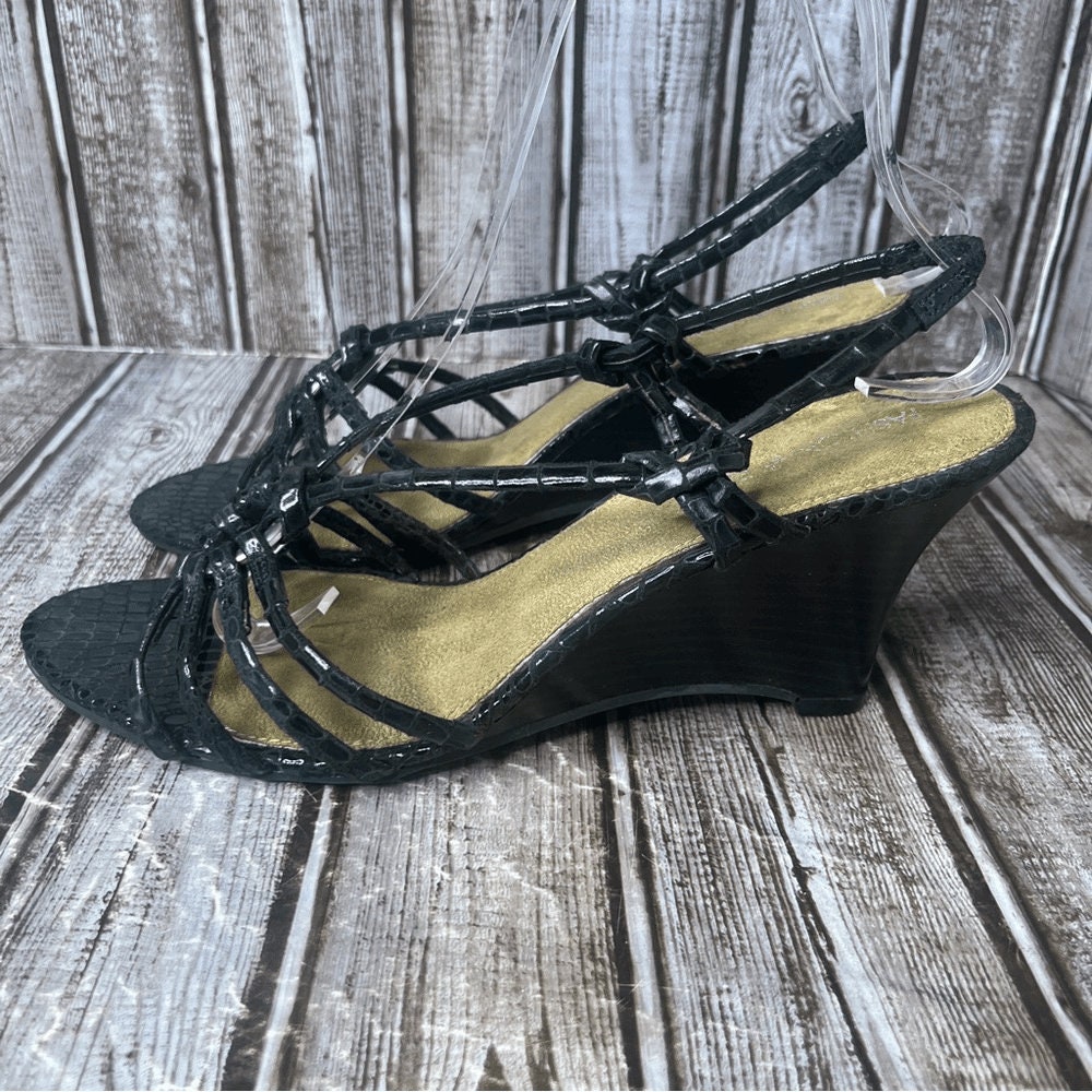 Vintage Y2K Mode Bug Keilabsatz Sandalen Believe Schwarz Damen Größe 8, 5 Vintage Y2K Mode Bug Keilabsatz Sandalen Believe Schwarz Damen Größe 8, 5 von kixkzshop