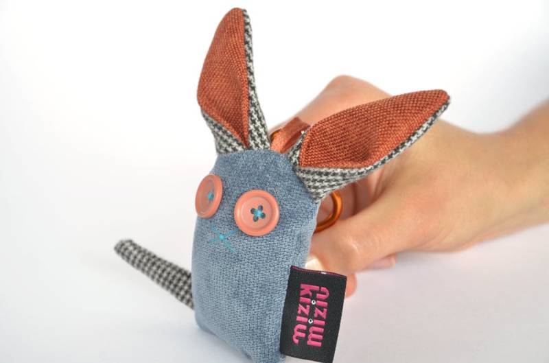 Süße Katzen Kaychains, Blaue Folk Art Puppe, Plüschkatze, Nurcery Dekor Reclaimed, Handgemachtes Spielzeug von kiziumiziuDOLLS