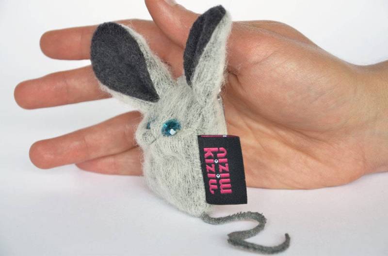 Süße Maus Kaychains, Graue Folk Art Puppe, Plüschkatze, Nurcery Dekor Reclaimed, Handgemachtes Spielzeug von kiziumiziuDOLLS