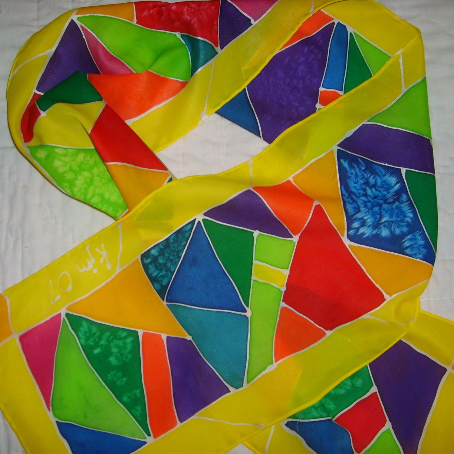 Glasmalerei-Seidenschal - Regenbogenfarben Glasmalerei-Seidenschal - Regenbogenfarben von kjmSILKS