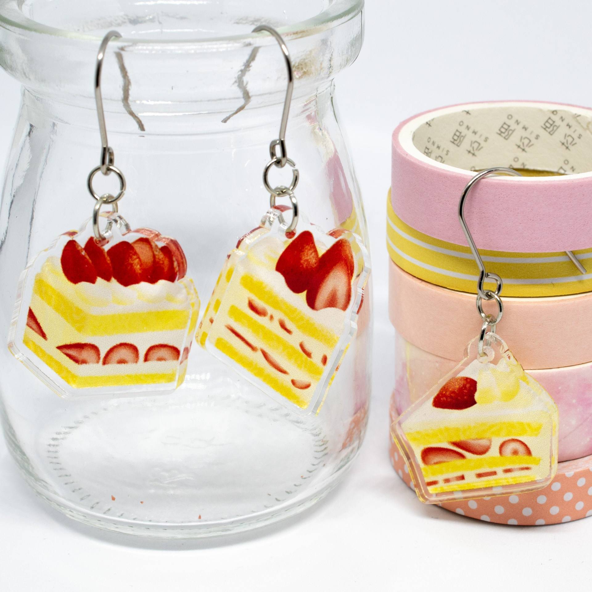 Erdbeerkuchen Ohrringe, Dessert, Edelstahl, Acryl Klar Charm, Doppelseitiger Charm Erdbeerkuchen Ohrringe, Dessert, Edelstahl, Acryl Klar Charm, Doppelseitiger Charm von kkomiArt