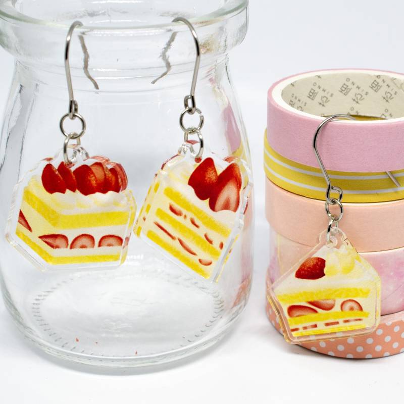 Erdbeerkuchen Ohrringe, Dessert, Edelstahl, Acryl Klar Charm, Doppelseitiger Charm Erdbeerkuchen Ohrringe, Dessert, Edelstahl, Acryl Klar Charm, Doppelseitiger Charm von kkomiArt