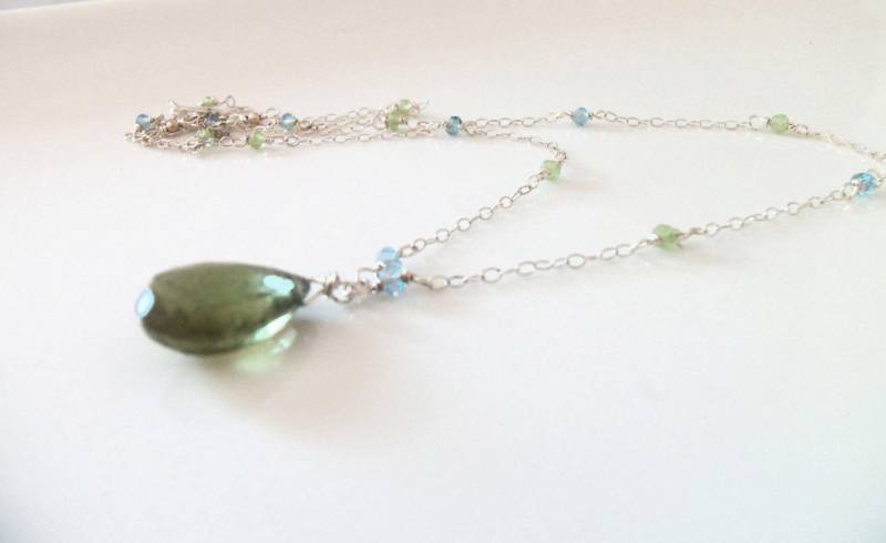 Moosige Aquamarin Edelstein Handgemachte Halskette Draht Gewickelt Mit Sterling Silber London Blau Topas von kkswede