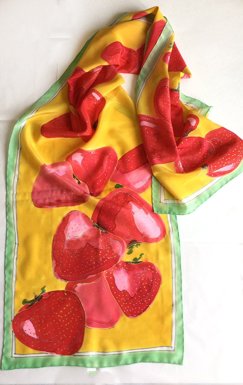 Handbemalte Erdbeer Seidenschal Gelb & Rote Früchte Schal von klaradar