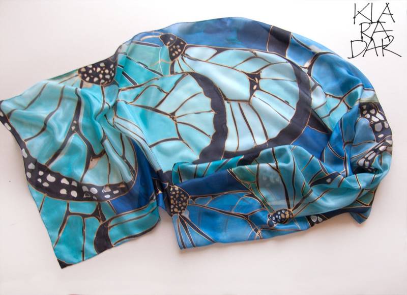 Handbemalter Schmetterling Seidenschal | Blaue Kunst Zum Tragen von klaradar