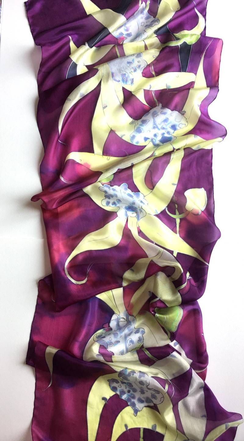 Handbemalter Seidenschal Lila Orchideen, Langer Blumenschal von klaradar