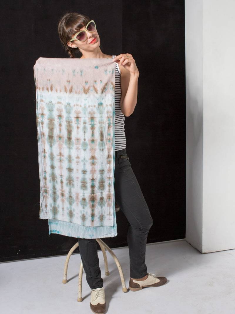 Handgefärbter Shibori-Schal Bindegefärbte Unisex Schals Taupe Aqua Handgefärbter Schal Hellblau Halstuch Großes Mehrfarbiges Schultertuch von klaradar