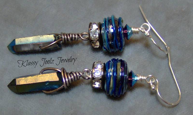 Edelstein Und Lampwork Ohrringe-Artisan Ohrringe-Regenbogen Blau Mystic Titan Lange Quarz Kristall Punkt Perlen-Ohrringe-Srajd Edelstein Und Lampwork Ohrringe-Artisan Ohrringe-Regenbogen Blau Mystic Titan Lange Quarz Kristall Punkt Perlen-Ohrringe-Srajd von klassyjoolz