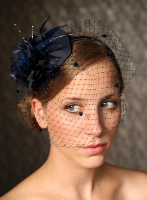 Dunkelblauer Birdcage Schleier Mit Dunkelblauem Kopfschmuck. Fascinator Netzschleier Am Haarreif. Marineblauer Schleier. Dunkelblaue Haarblume Dunkelblauer Birdcage Schleier Mit Dunkelblauem Kopfschmuck. Fascinator Netzschleier Am Haarreif. Marineblauer Schleier. Dunkelblaue Haarblume von klaxonek
