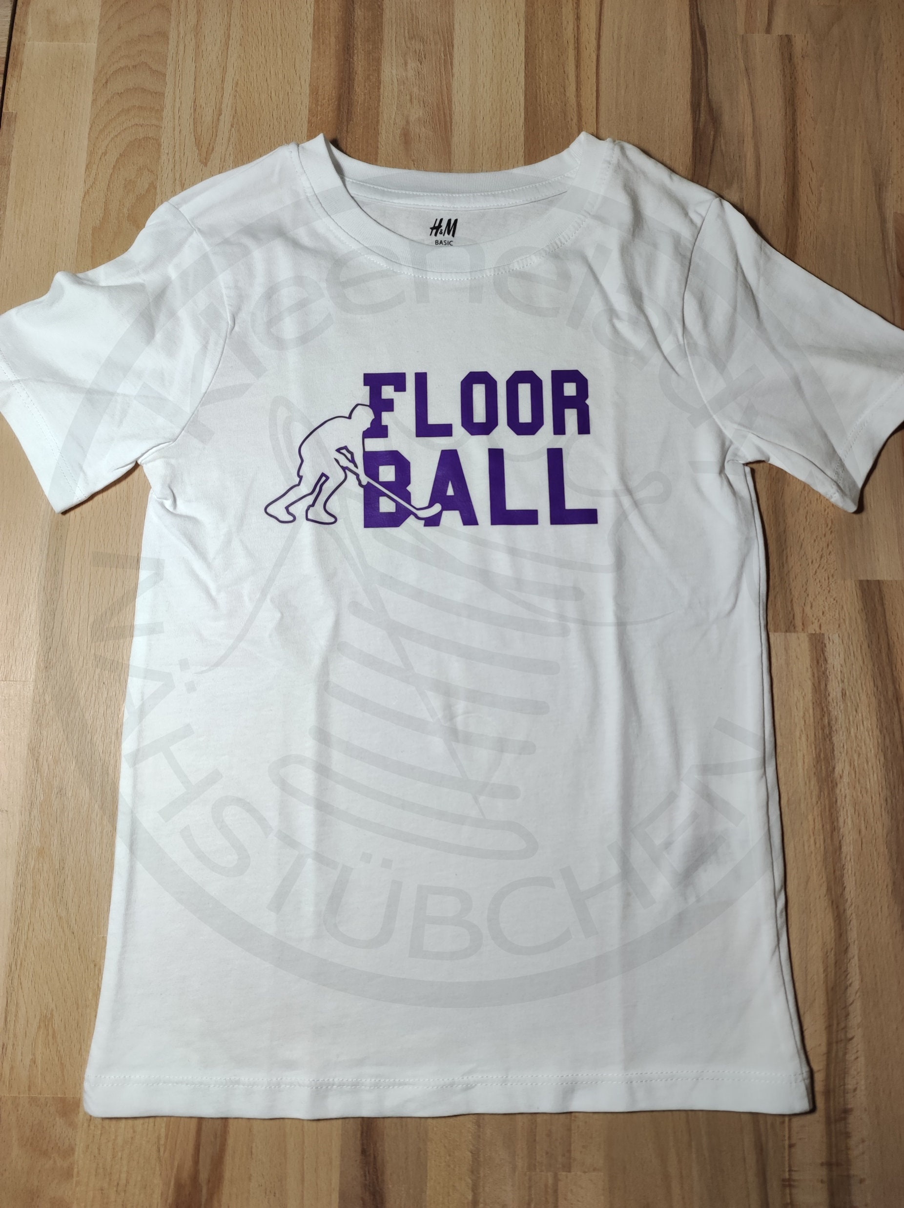 Shirt "Floorball Schriftzug Mit Spieler", Größe 122/128 von kleeneladys