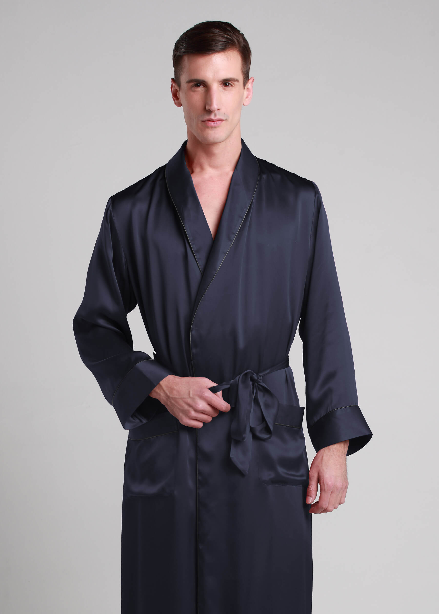LILYSILK Morgenmantel Herren Seide Dunkel Blau DE 100% Grade 6A Maulbeerseide Mit Gürtel Schlicht Und Leicht XS LILYSILK Morgenmantel Herren Seide Dunkel Blau DE 100% Grade 6A Maulbeerseide Mit Gürtel Schlicht Und Leicht XS