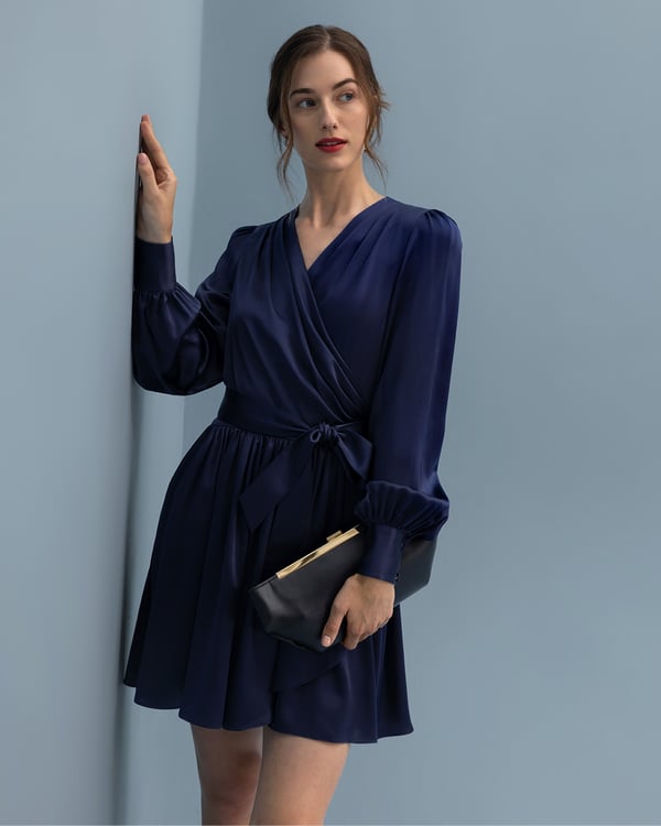 LILYSILK Seiden Wickelkleid Linaria Dunkel Blau XS - Schicker, glänzender Charmeuse, Puffärmel LILYSILK Seiden Wickelkleid Linaria Dunkel Blau XS - Schicker, glänzender Charmeuse, Puffärmel
