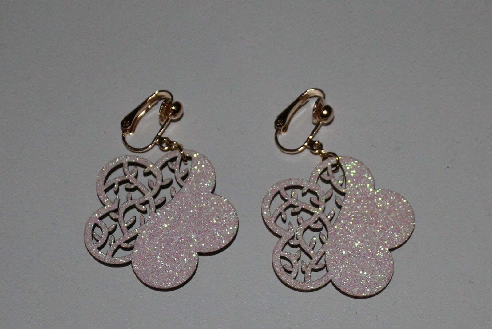 Ohrclips Blume Glitzer Holz Ohrclips Blume Glitzer Holz von kleinerprinzshop