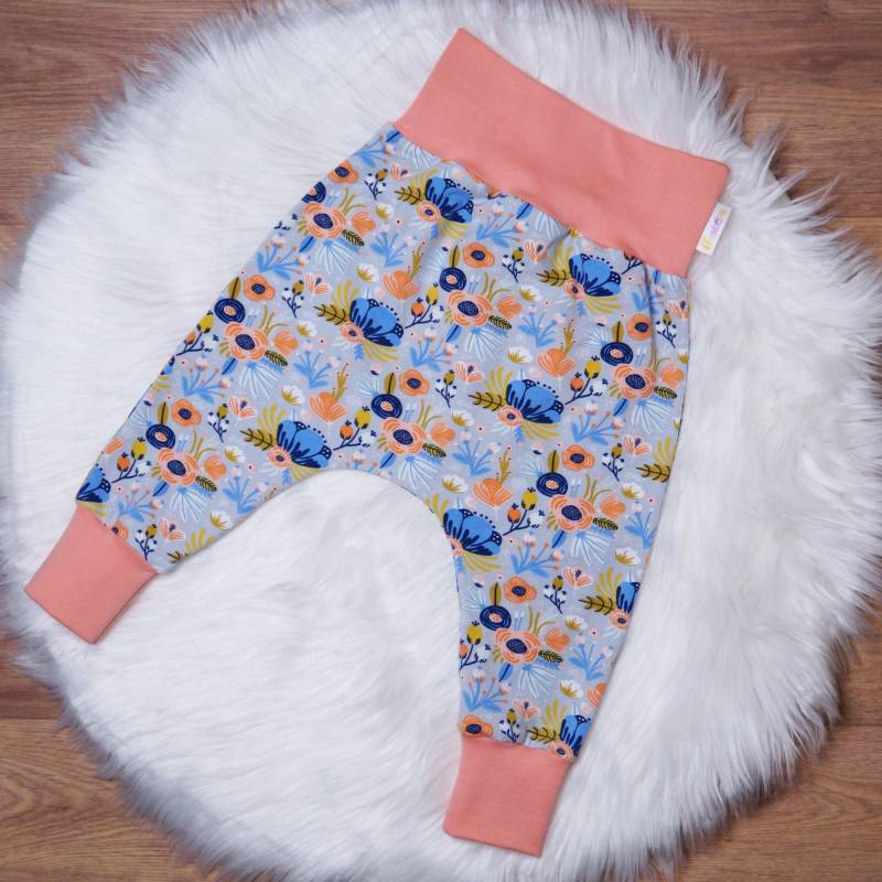 Bio Bunte Blumen Mitwachsende Pumphose Für Babys Und Kleinkinder von kleinhorn