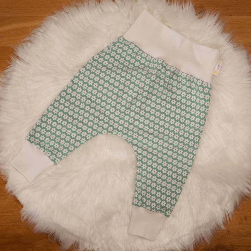 Blümchen Mitwachsende Pumphose Für Babys Und Kleinkinder von kleinhorn