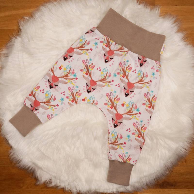 Bunter Hirsch Mitwachsende Pumphose Für Babys Und Kleinkinder von kleinhorn