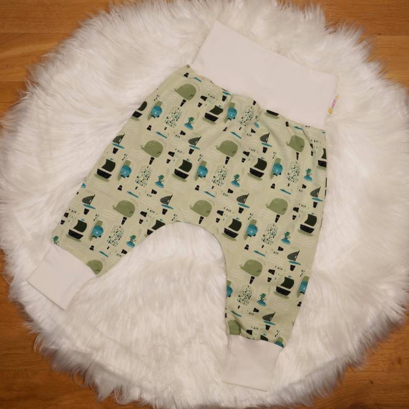 Flaschenpost Und Wale Mitwachsende Pumphose Für Babys Kleinkinder Gr. 68-80 von kleinhorn