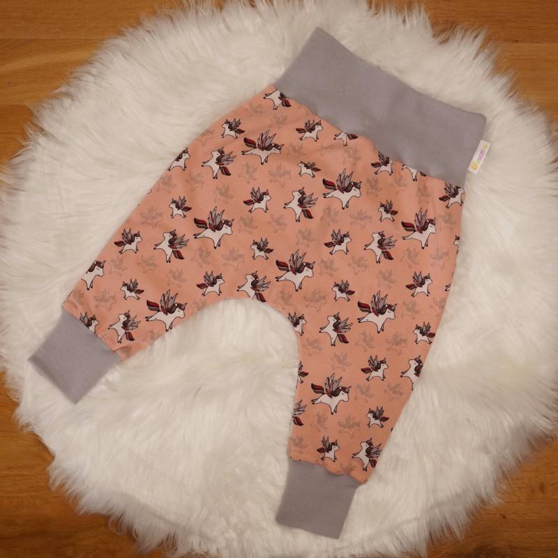 Fliegende Einhörner Apricot Mitwachsende Pumphose Für Babys Und Kleinkinder von kleinhorn