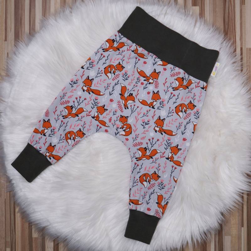 Süße Füchse Auf Blumenwiese Mitwachsende Pumphose Für Babys Und Kleinkinder von kleinhorn