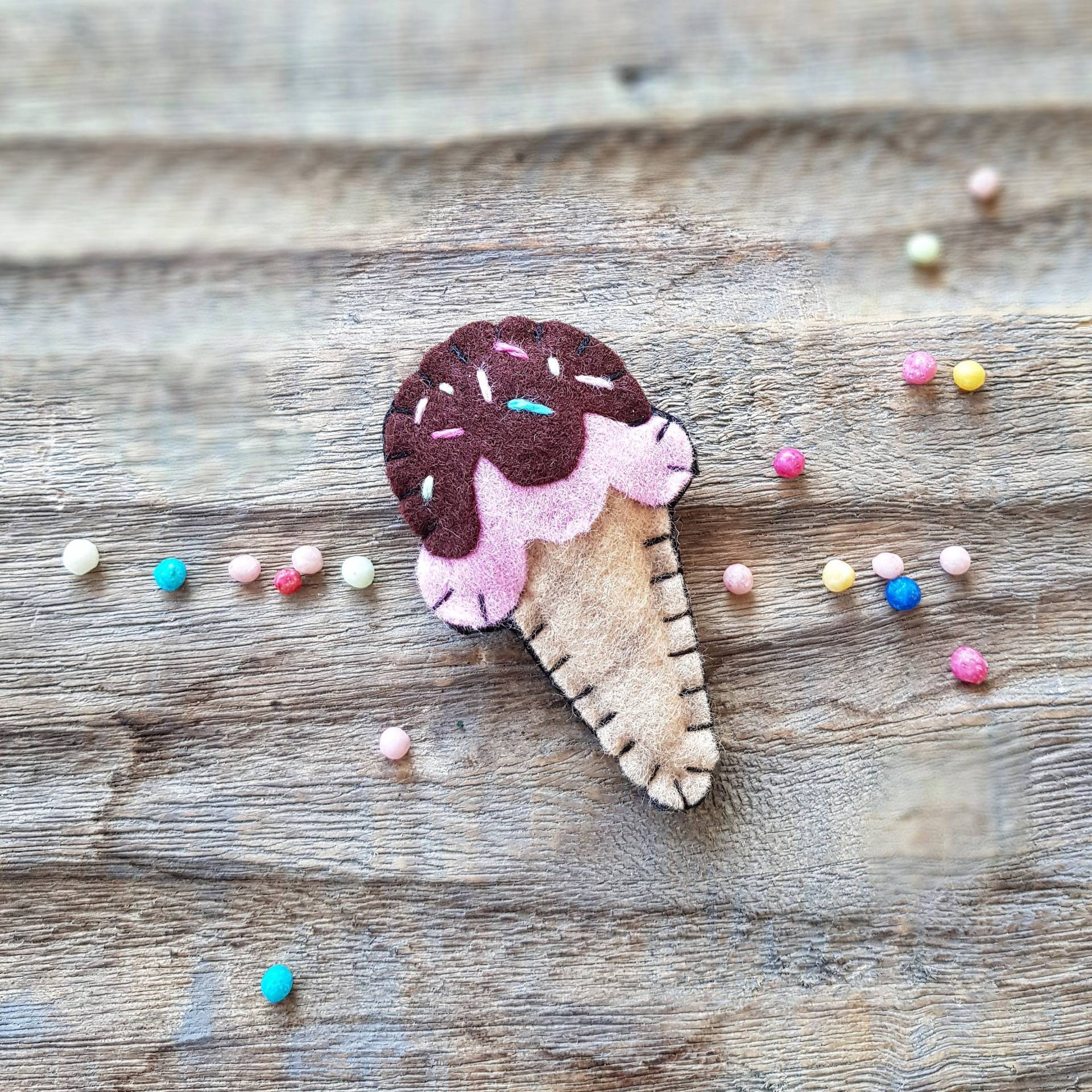 Eis Brosche, Filz, Glücksbringer, Geschenk, Kleinigkeit, Sommer, Geburtstag, Eistüte, Grußkarte, Hipster, Lustig, Cool, Süß, Eiswaffel von kleinstleben