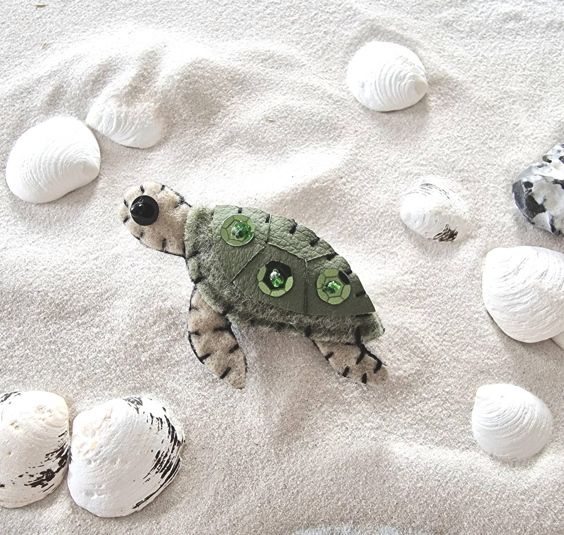 Schildkröte Brosche, Filz, Glücksbringer, Geschenk, Kleinigkeit, Sommer, Geburtstag, Grußkarte, Cool, Süß, Tier, Maritim, Zoo, Meer, Urlaub von kleinstleben