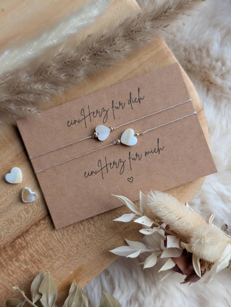 Makramee Armband Mit Herz - Verstellbares Freundschaftsarmband Handgemachter Boho Schmuck Geschenk Für Frauen Naturtöne von kleinundfeinbyariela