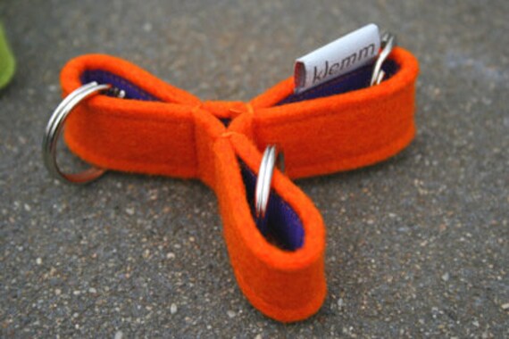 Schlüsselanhänger "Drei" Orange/Lila Schlüsselanhänger "Drei" Orange/Lila von klemmdesign