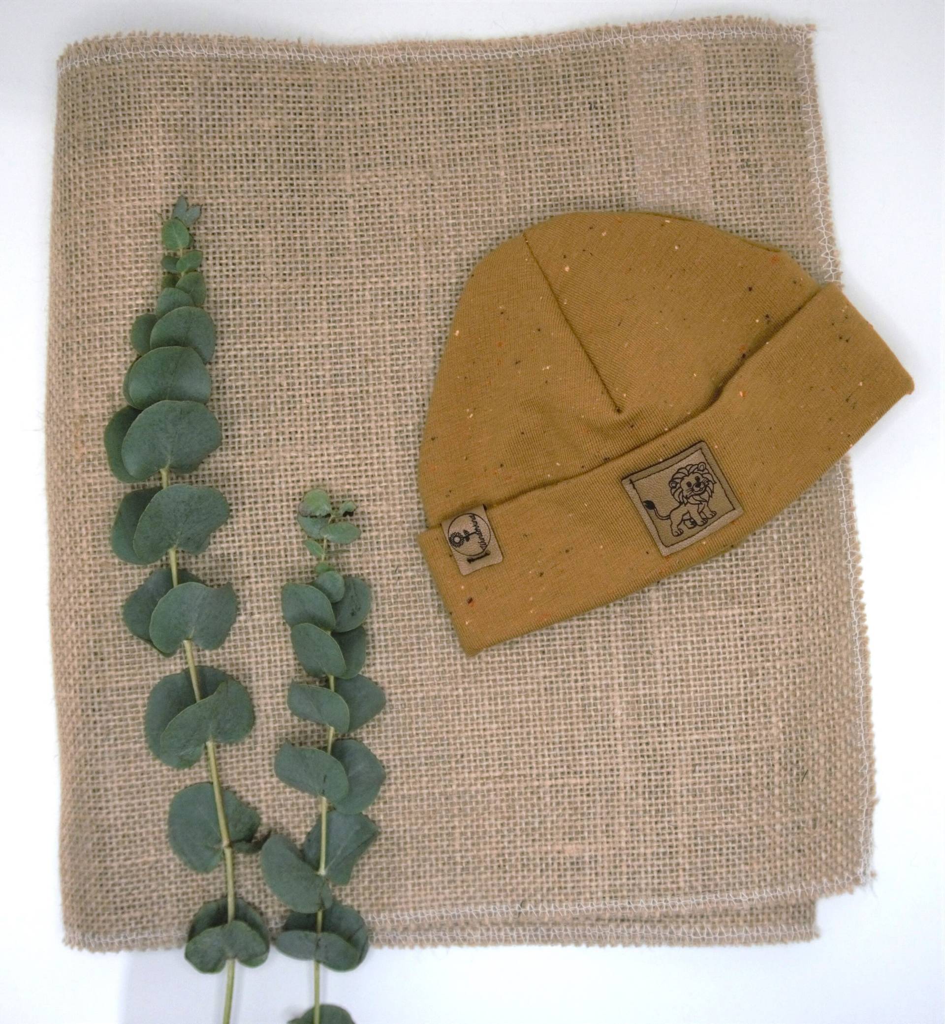 Newborn Beanie, Sweatstoff, Patch Löwe, Ku Ca. 33-38 Newborn Beanie, Sweatstoff, Patch Löwe, Ku Ca. 33-38 von kmWunderkind