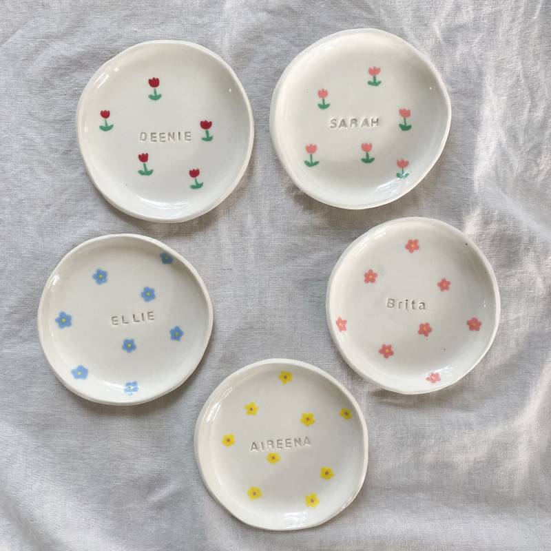 Personalisierte Blumen Keramik Trinket Dish - Made To Order Bis Zu 8 Wochen Produktionszeit Personalisierte Blumen Keramik Trinket Dish - Made To Order Bis Zu 8 Wochen Produktionszeit von kmcceramic