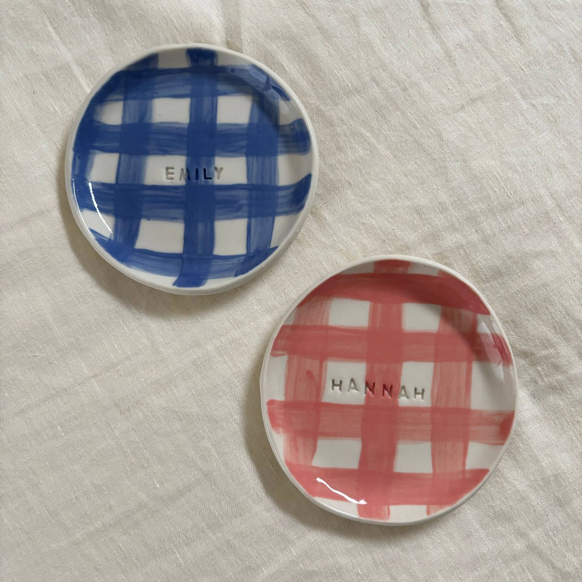 Personalisierte Gingham Keramik Schale - Made To Order Bis Zu 8 Wochen Produktionszeit Personalisierte Gingham Keramik Schale - Made To Order Bis Zu 8 Wochen Produktionszeit von kmcceramic