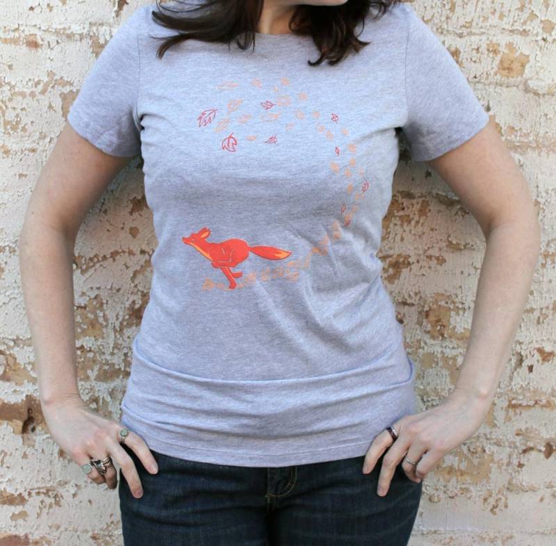 Abstand - Kleines Womens Graphic Fox T-Shirt Hellgraue Heide Flight Abstand - Kleines Womens Graphic Fox T-Shirt Hellgraue Heide Flight von kmwatkins