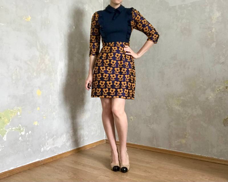 Deadstock 60S Style Mod Twee Blumiges Minikleid Mit Kragen von knightvntg