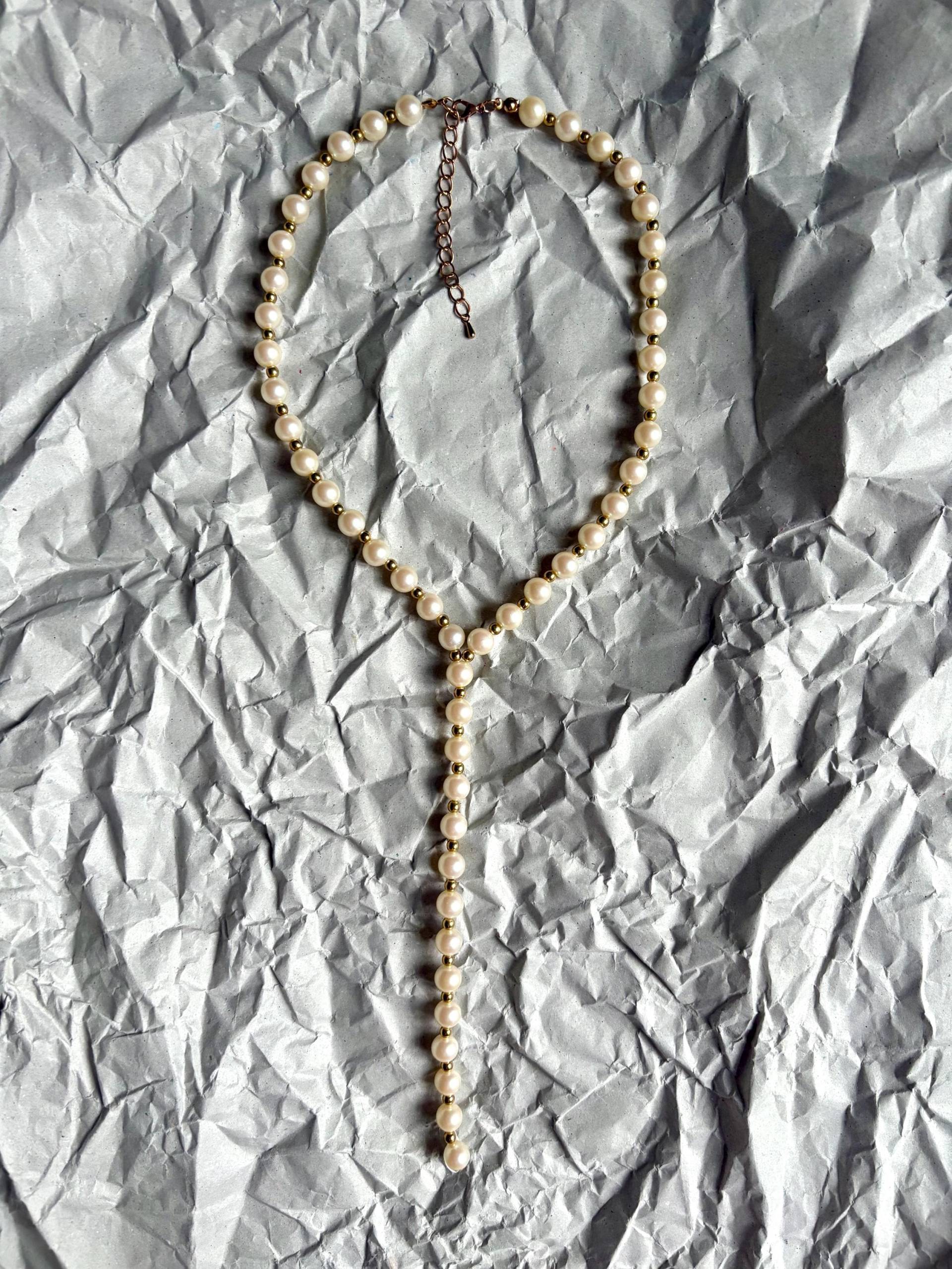 Handgemachte Upcycled Vintage Kette Aus Perlen Nachahmungen & Goldenen von knightvntg