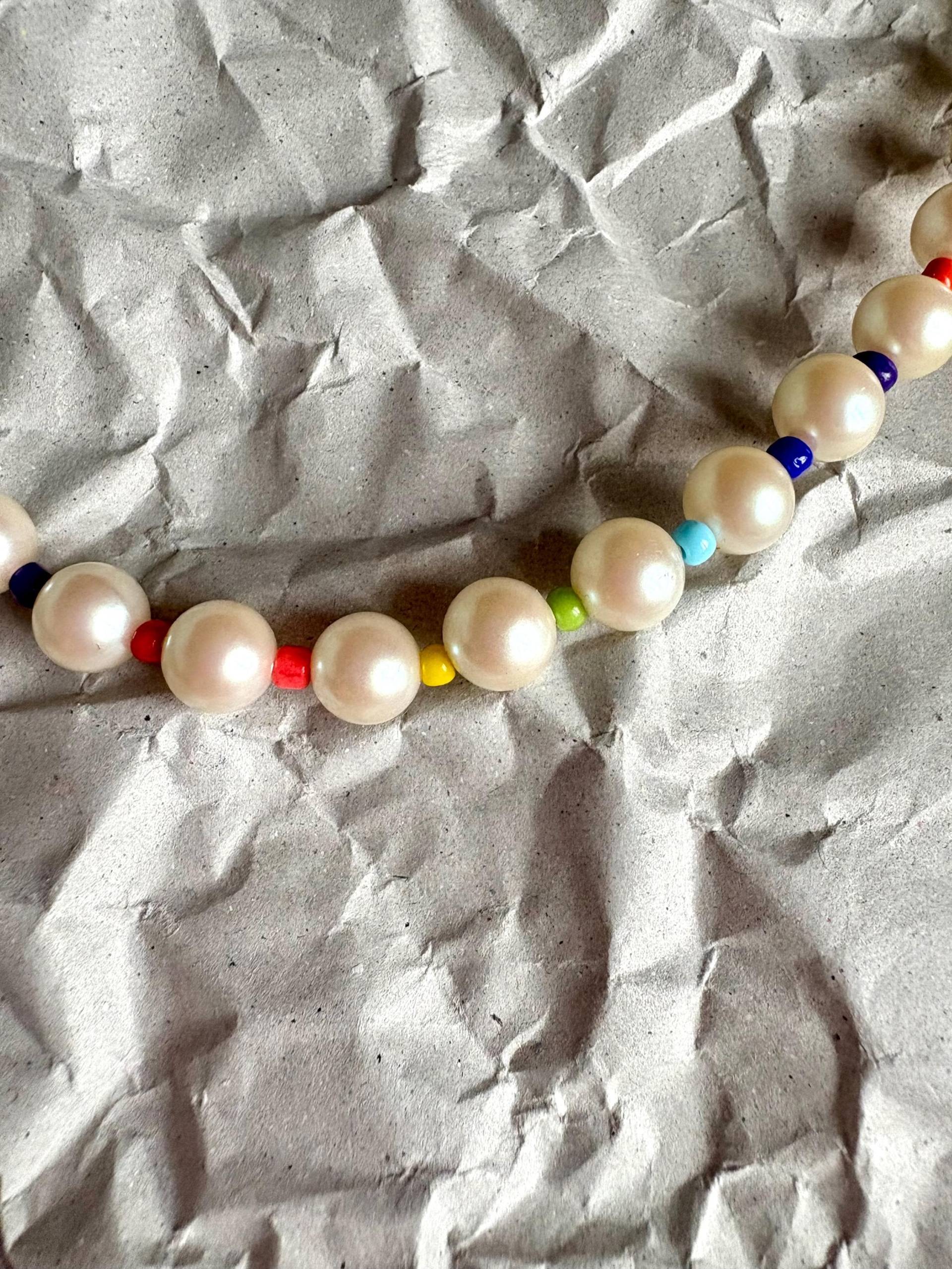 Handgemachte Upcycled Vintage Perle Nachahmung Perlen Regenbogen Halskette von knightvntg